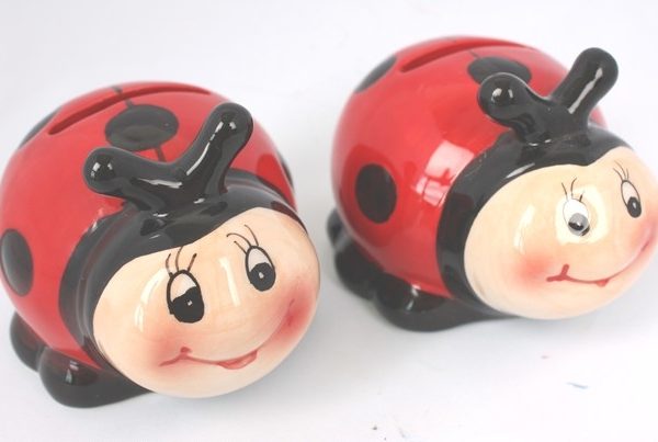 ROOST Sparkasse Marienkäfer mini 14585 rot/schwarz 8x7x5cm